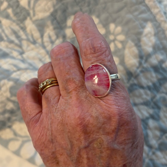 Elegant Silver and Pink Stone Ring - Picture 6 of 6